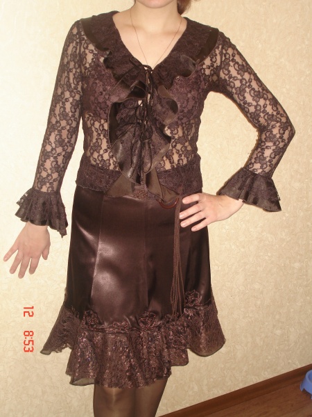 Продам: Праздничный костюм (юбка+блузка)р46-48