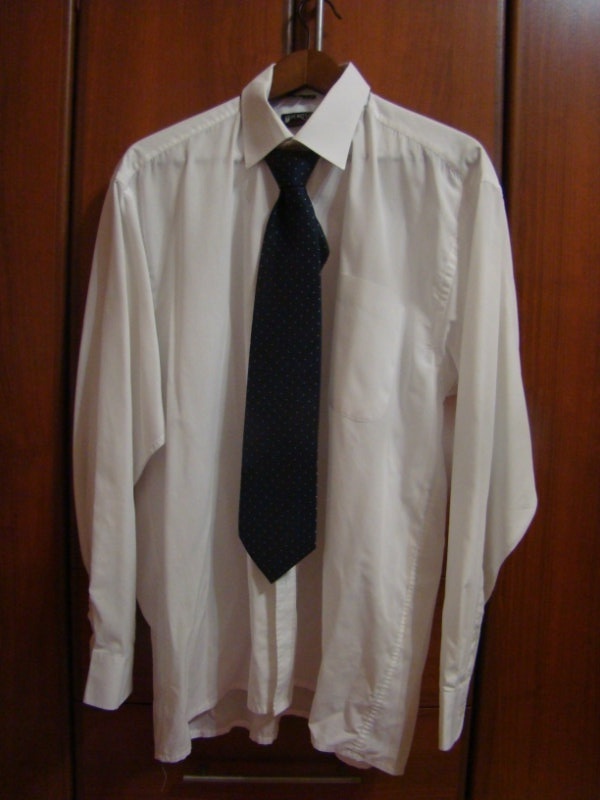 Продам: пакет мужских рубашек и брюки