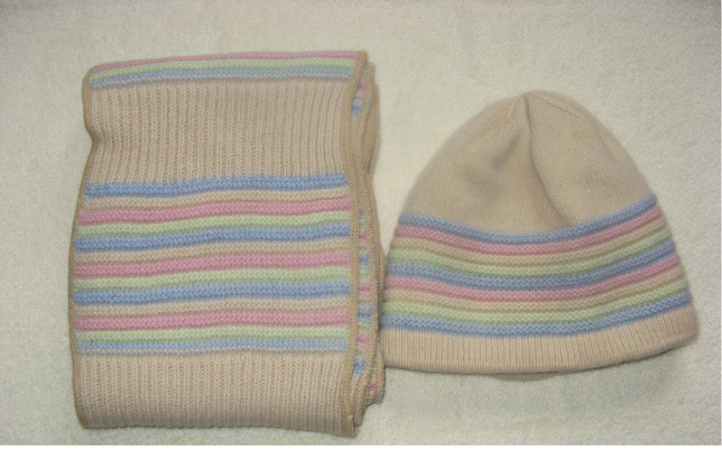 Продам: Новые шапка и шарф