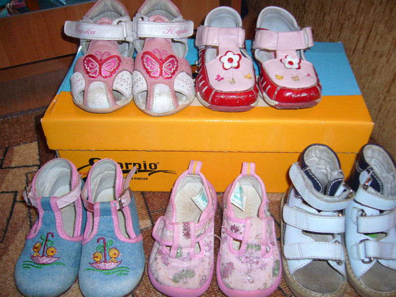 Продам б у детские. [Детская одежда и обувь: девочки]. Детская обувь на годик девочке. Одежда и обувь для девочки 6 лет. Детская обувь б у.