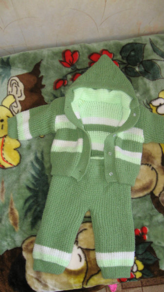 Продам: костюм вязанный на малыша