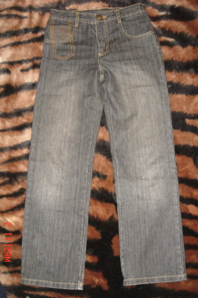 Продам: джинсы новые демисезонные на 152 см чёрн