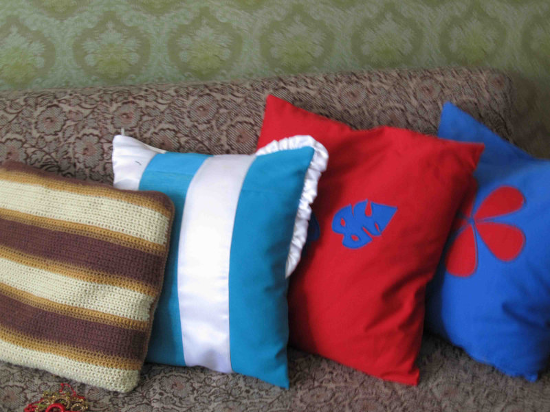 Продам: Салфетки, подушки, коврики, украшения