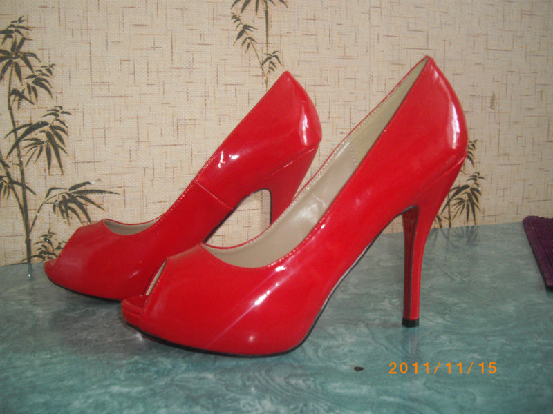 Продам: туфли красные на каблуке
