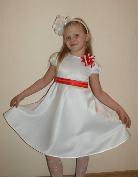 Продам: Платье нарядное для девочки 5-7 лет