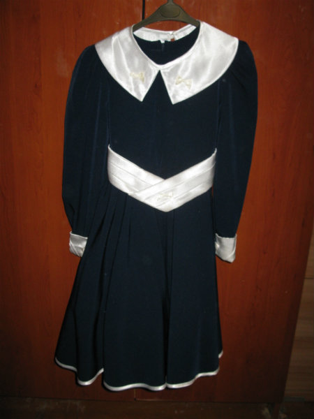 Продам: Платье 1-4 класс