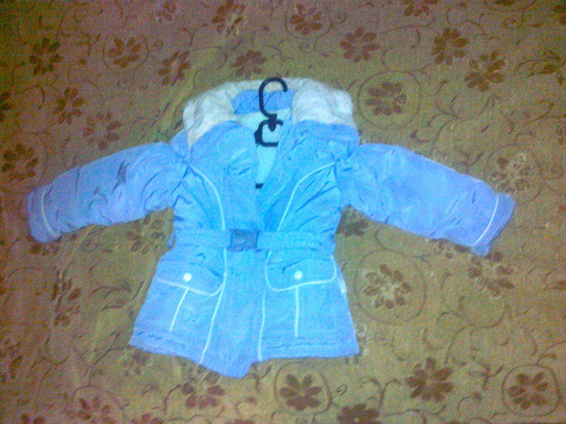 Продам: Зимнюю куртку для девочки