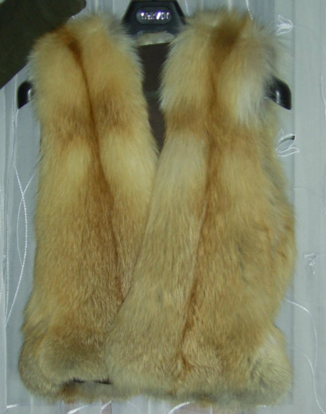 Продам: Продам жилет из меха лисы