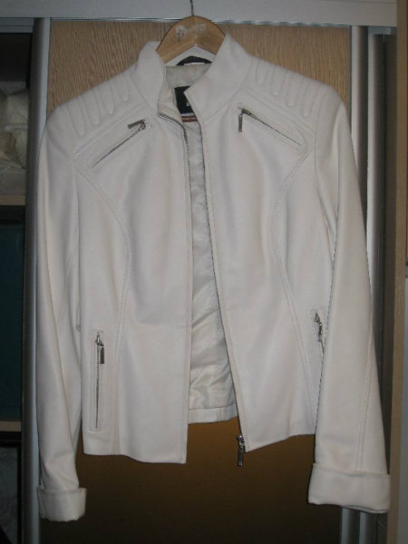 Продам: Куртка белая из искусственной кожи