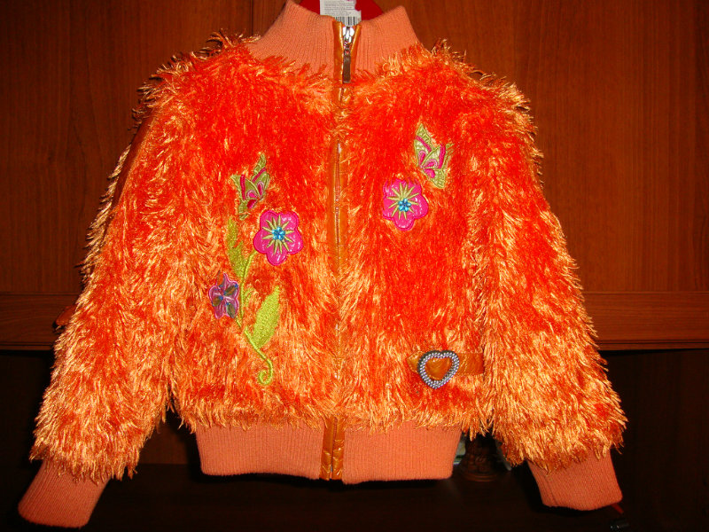 Продам: курточка (ветровка) для девочки