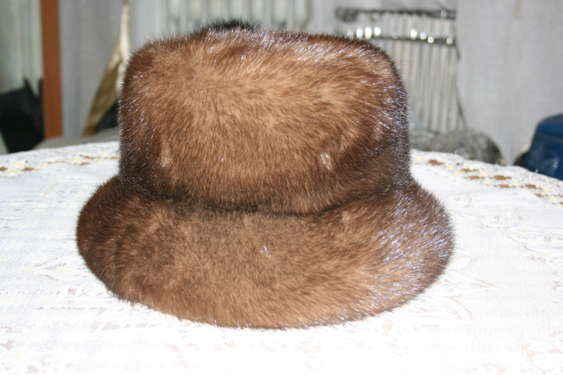 Продам: меховые шапки