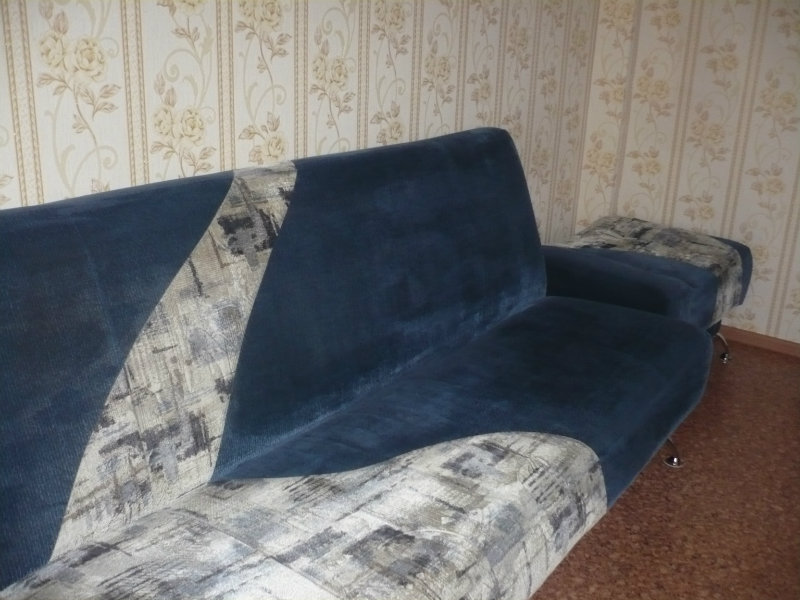 Продам: Диван,кресло,две  подушки и  пуфик