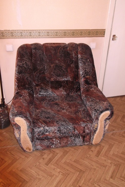 Продам: 2 кресла и диван