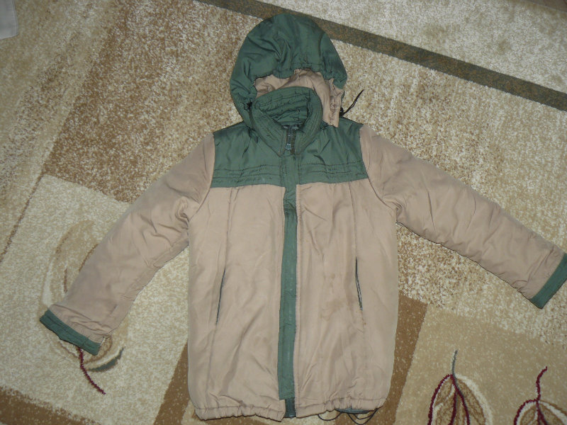 Продам: куртка на девочку(осень весна)