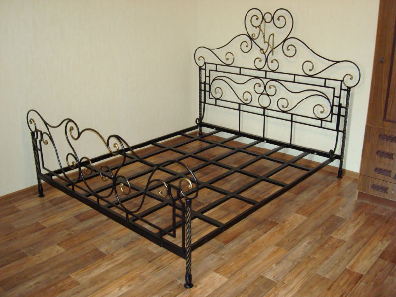 Продам: Кованная кровать