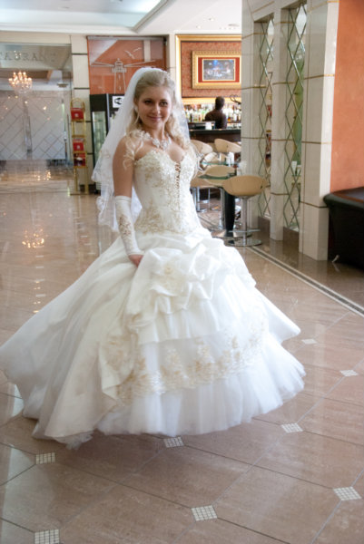 Продам: Красивое платье салона Lorange с ручной