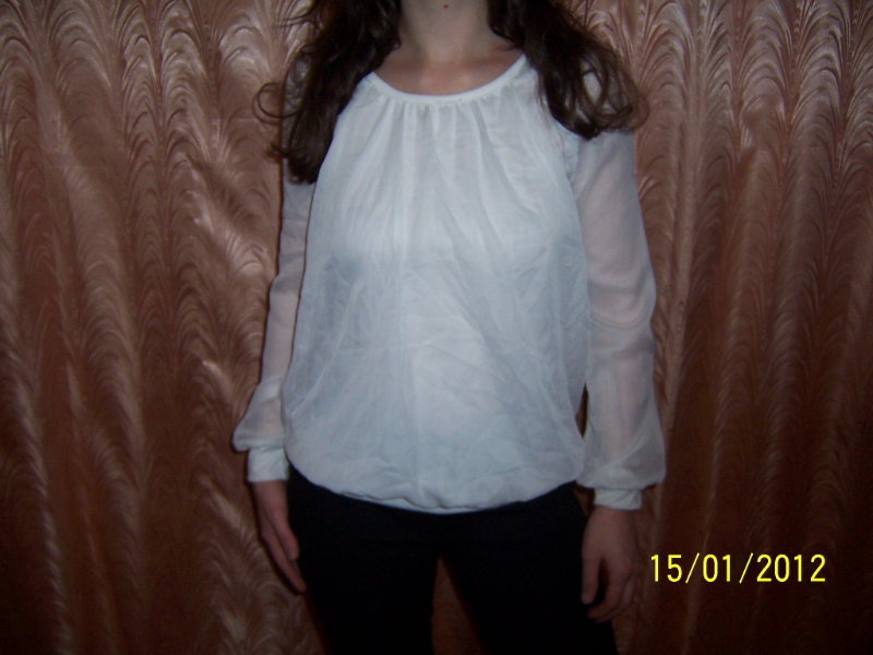 Продам: блузку белую