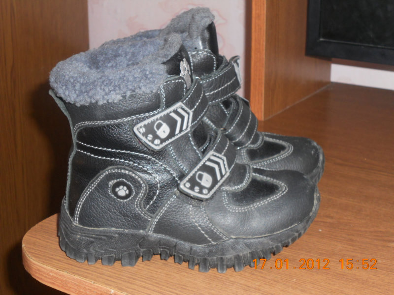 Продам: Зимние ботинки на мальчика р-р 26
