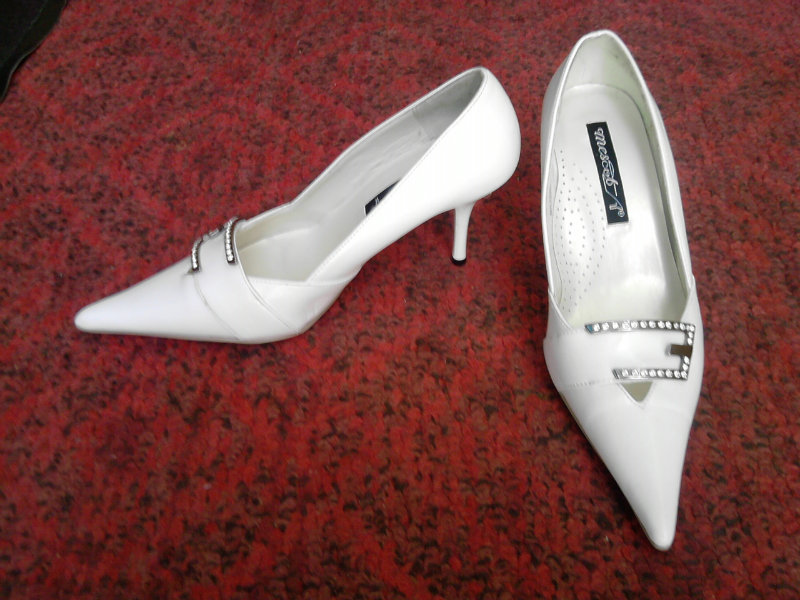 Продам: Туфли белые