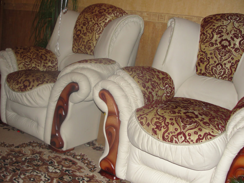 Продам: диван два кресла