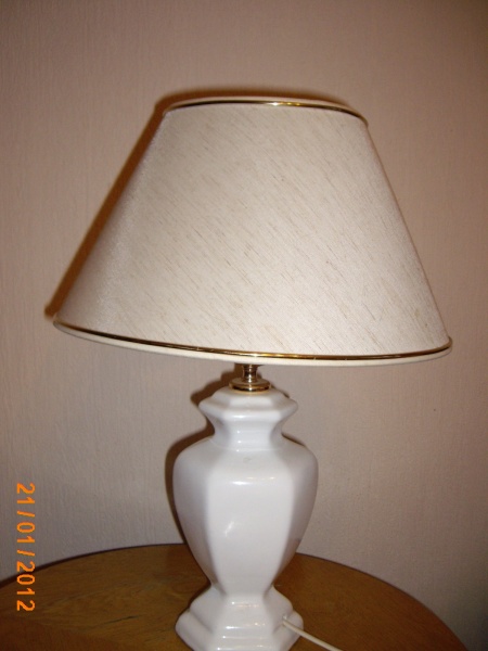 Продам: лампа настольная