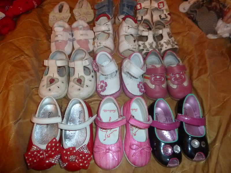Продам: Много обуви для девочки р-р 18-22