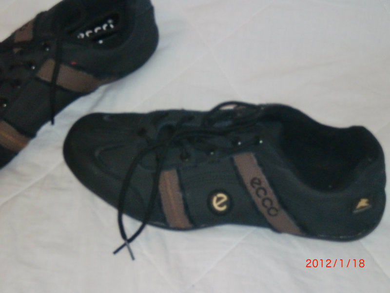 Продам: спортивные туфли