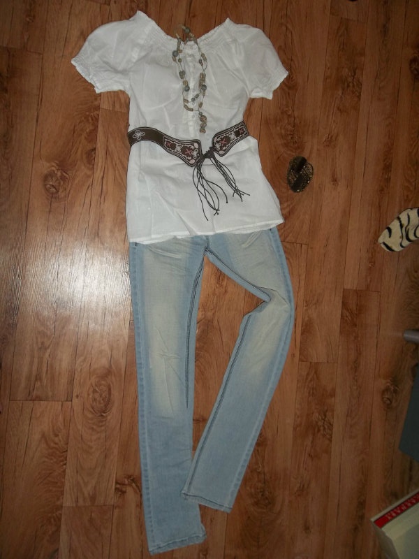 Продам: блузку, джинсы, ремень