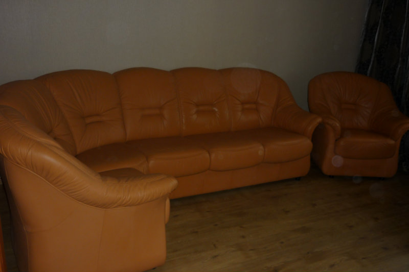 Продам: Кожанный угловой диван и кресло