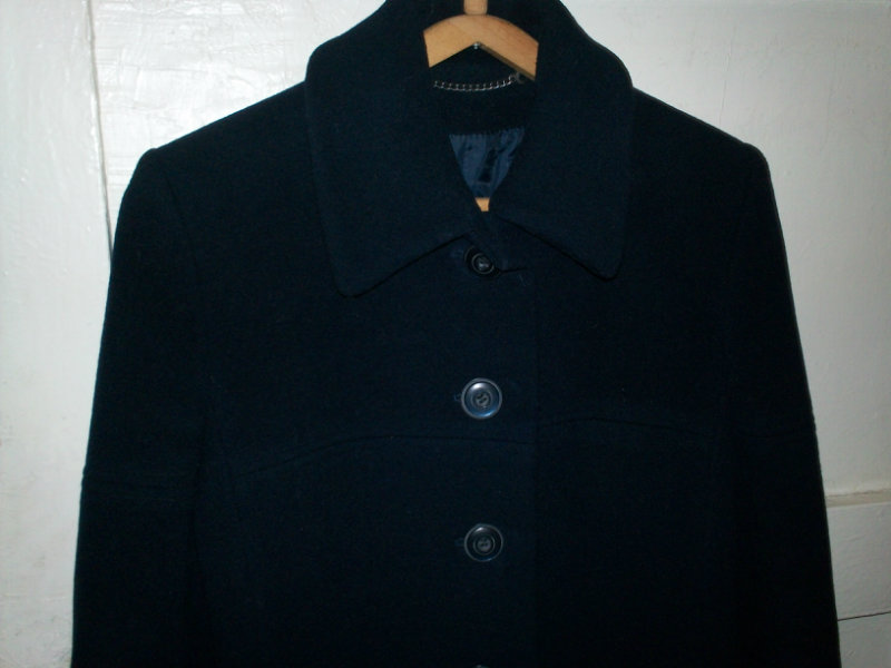 Продам: Короткое демисезонное пальто