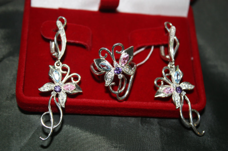 Продам: Серебряные серьги и кольцо