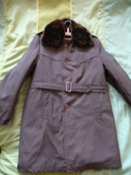 Продам: Зимнее пальто  с медвежьим мехом внутри