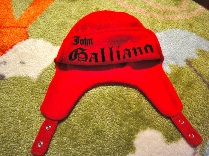 Продам: Шапочку Galliano