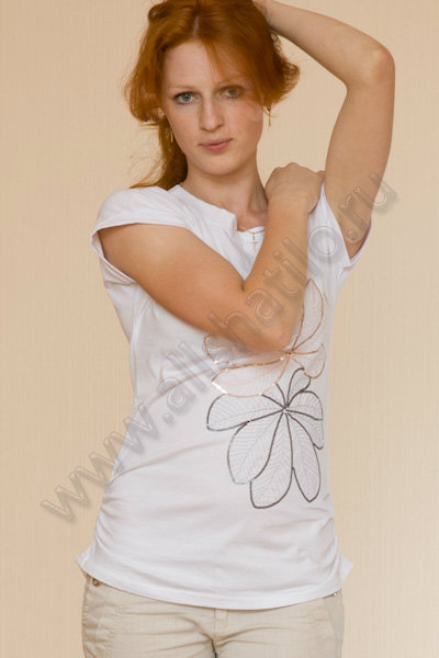 Продам: Новая женская белая футболка с рисунком