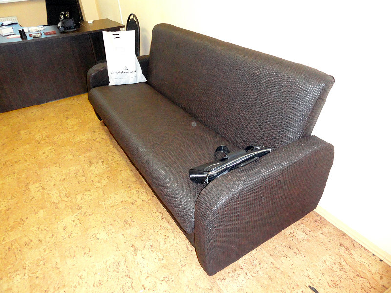 Продам: Новый диван, очень дорогоя обивка