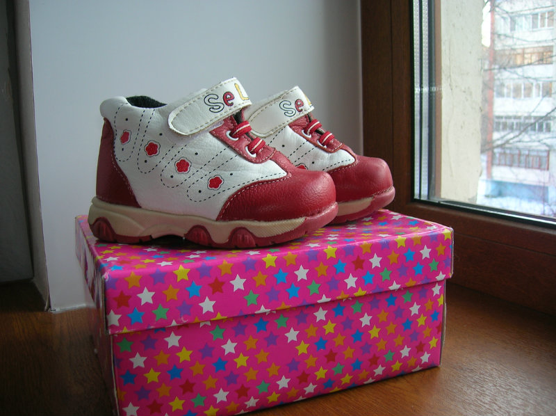 Продам: Детские ботинки на девочку 23 размер.
