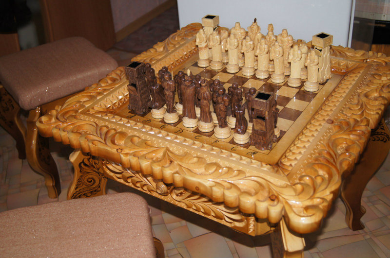 Продам: Резной шахматный стол