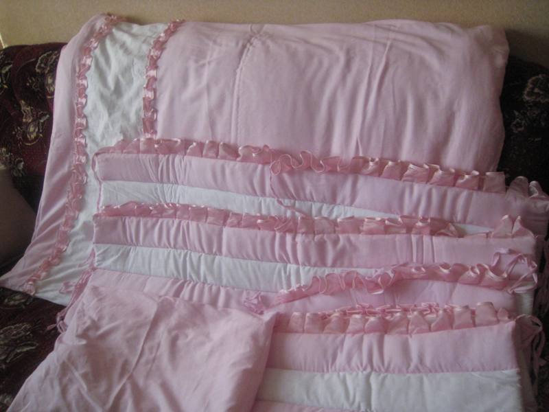 Продам: Комплект в кроватку для девочки