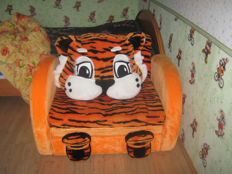 Авито купить детские диваны. Диван в виде тигра. Детский диванчик в виде тигра. Кресло-кровать тигр. Детская кровать в виде тигренка.