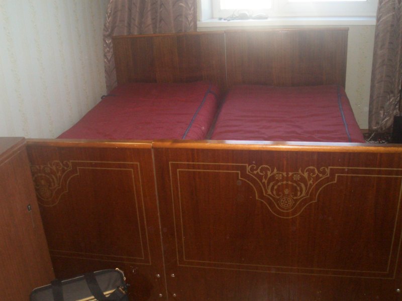 Продам: две односпальные кровати.