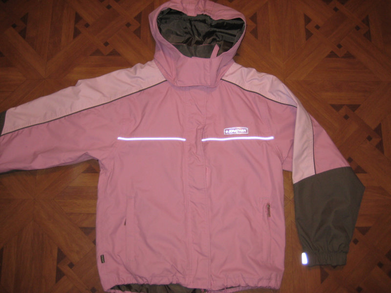 Продам: Финская лёгкая куртка р.146+6