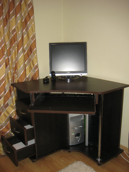 Продам: Компьютерный стол + стойка для дисков