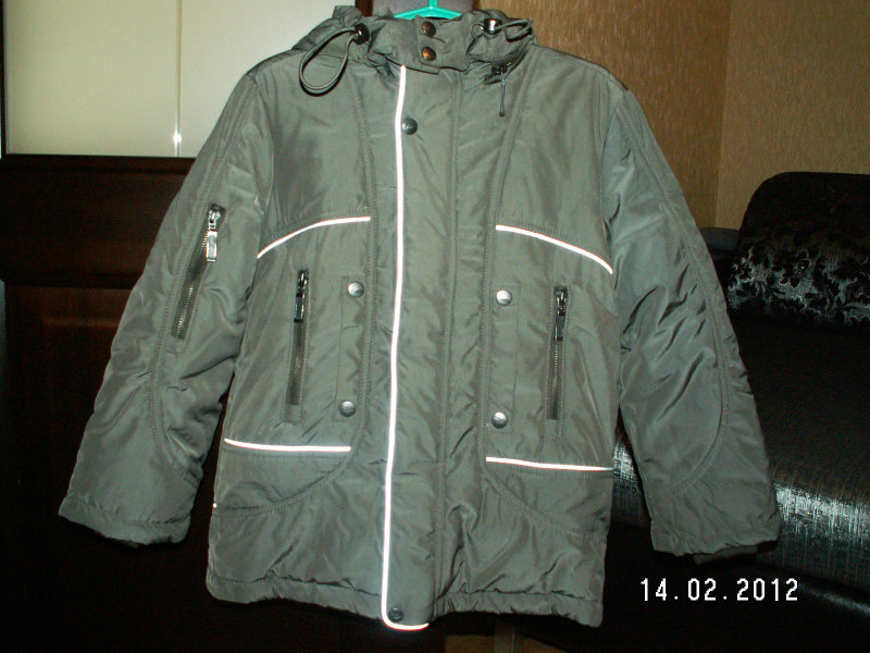 Продам: Весенняя куртка д/м р-р 128 Новая