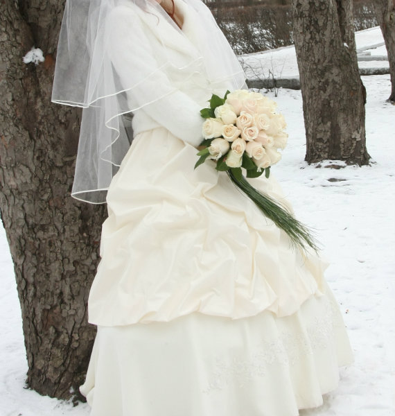 Продам: Свадебное платье и перчатки