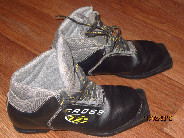 Продам: Ботинки лыжные Cross р-р 37 б/у один сез