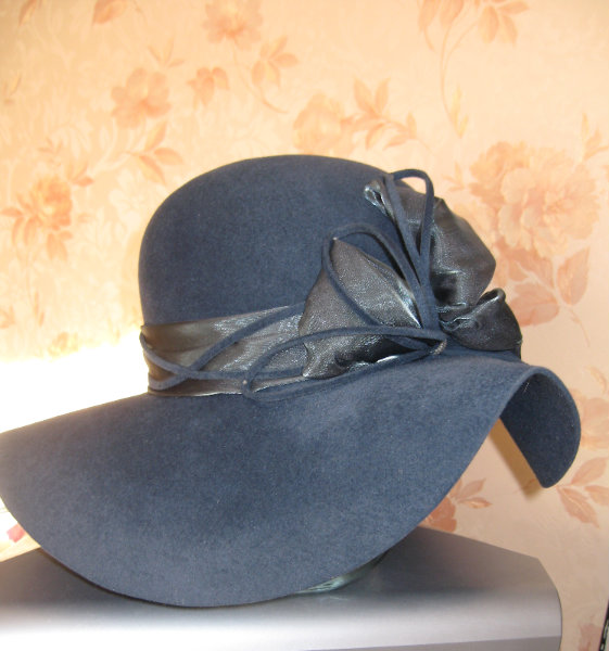 Продам: Шляпу элегантную дамскую, продаю