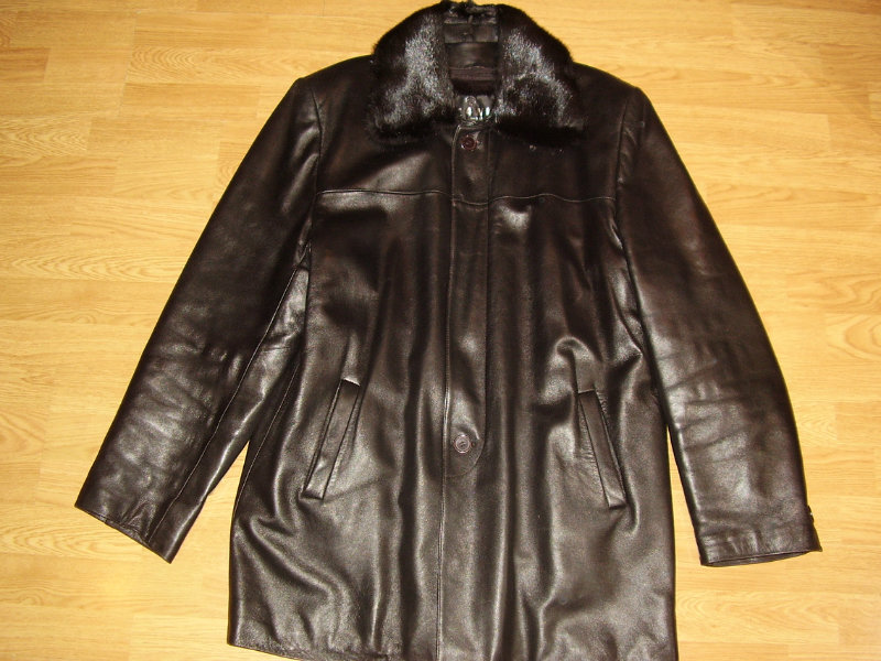 Продам: Куртка мужская кожаная , черная ,бу