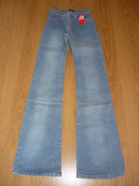 Продам: женские джинсы