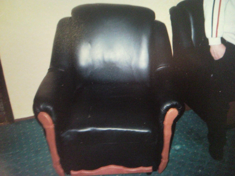 Продам: Кресло натуральная кожа новое