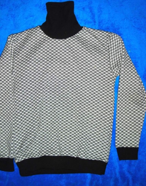 Продам: свитер новый